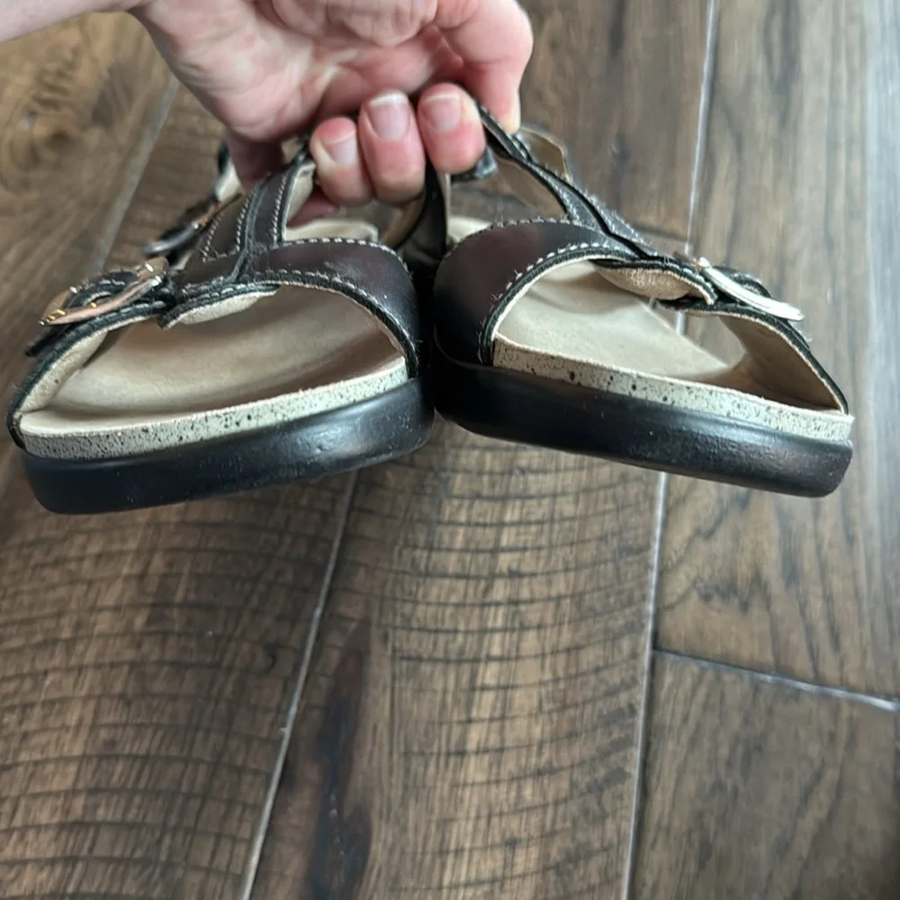 SAS sandals black buckle‎ Size 10 Narrow